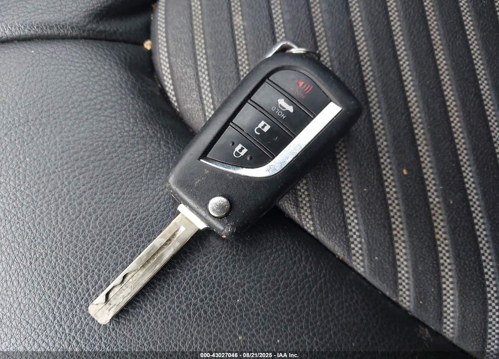 2018 TOYOTA CAMRY VIN: 4T1B11HK5JU626666