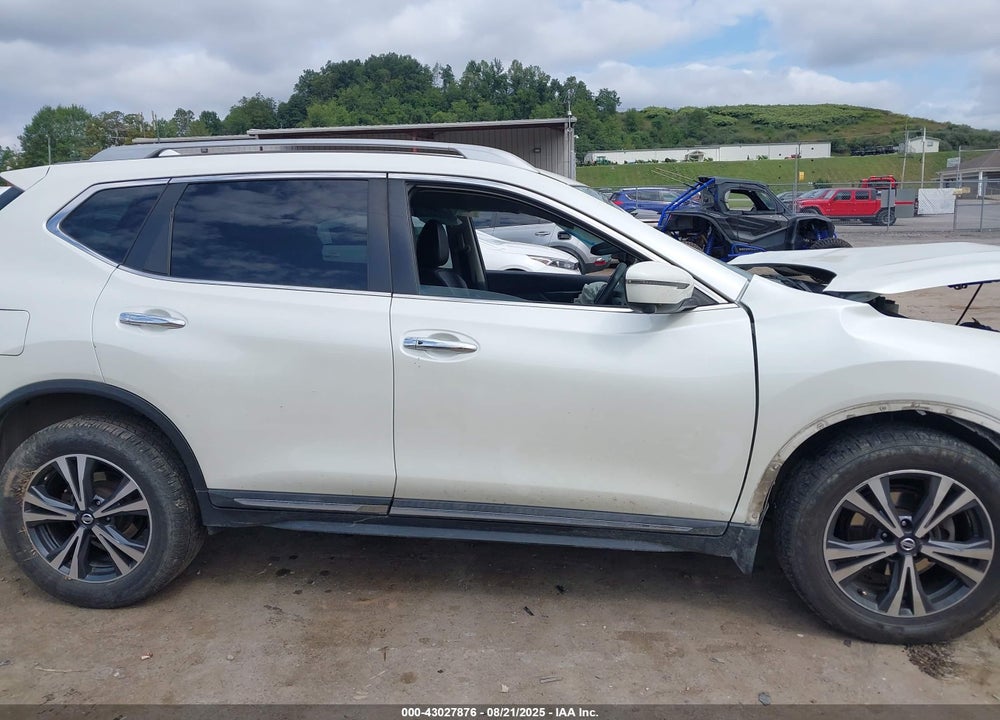 2017 NISSAN ROGUE VIN: 5N1AT2MV4HC824909