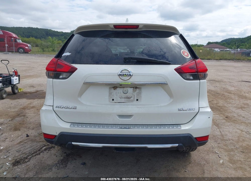 2017 NISSAN ROGUE VIN: 5N1AT2MV4HC824909