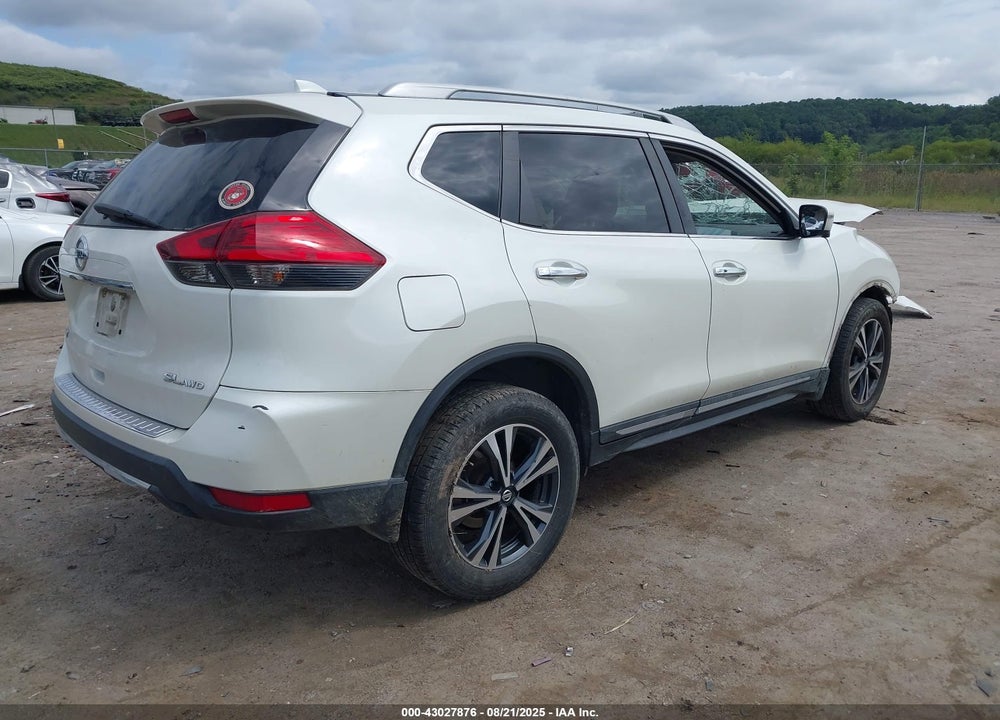 2017 NISSAN ROGUE VIN: 5N1AT2MV4HC824909