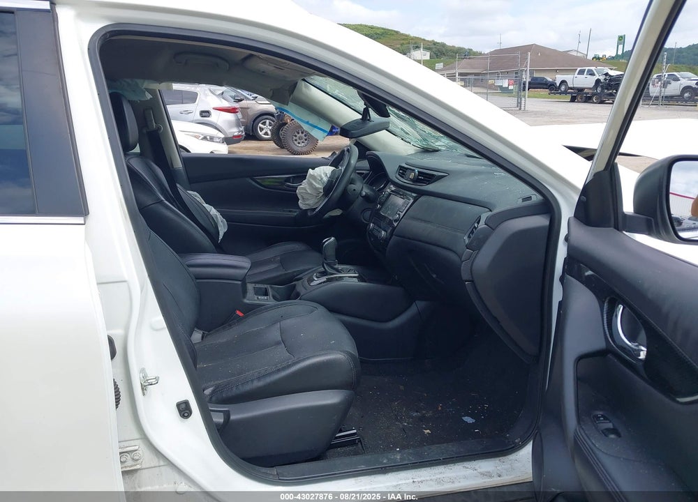 2017 NISSAN ROGUE VIN: 5N1AT2MV4HC824909