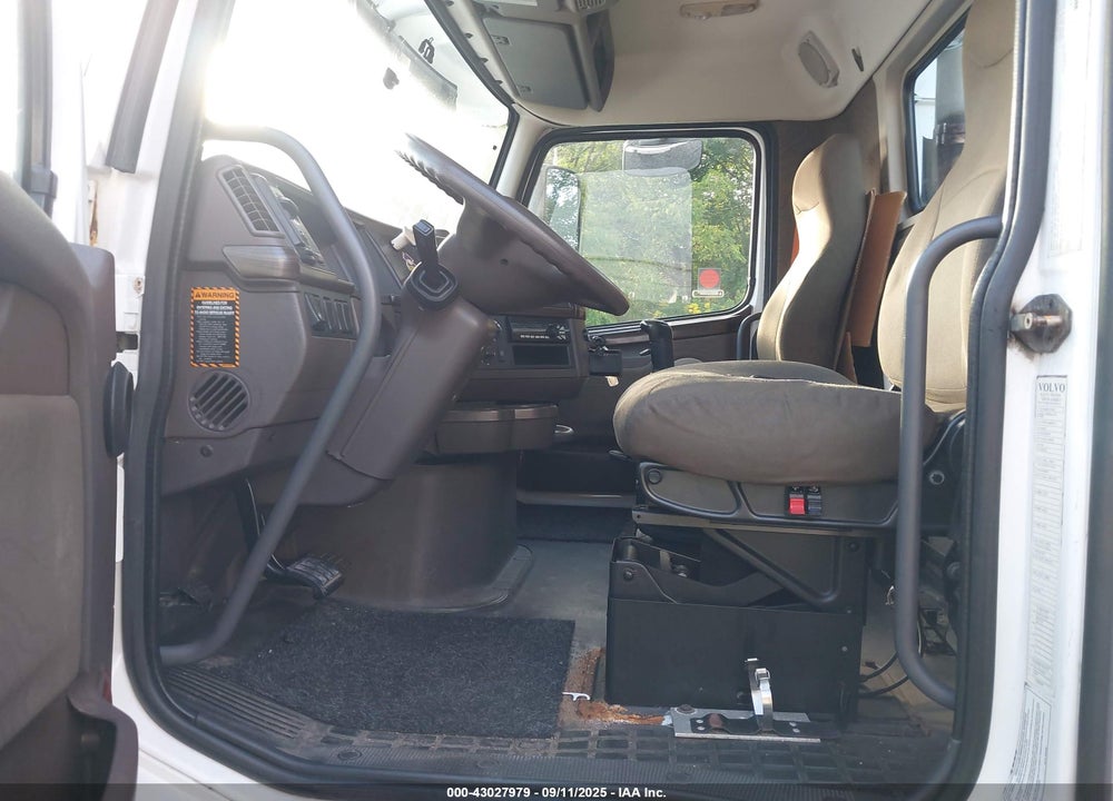 2013 VOLVO VN VNL VIN: 4V4N19EG0DN132993