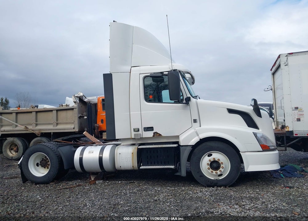 2013 VOLVO VN VNL VIN: 4V4N19EG0DN132993