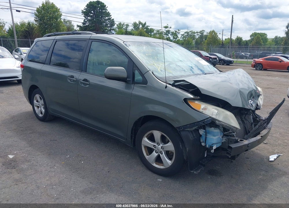 2013 TOYOTA SIENNA LE V6 8 PASSENGER VIN: 5TDKK3DC2DS345834