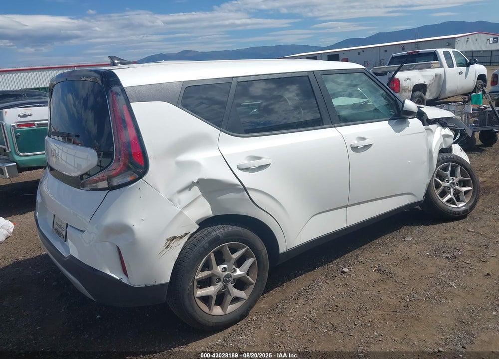 2023 KIA SOUL LX VIN: KNDJ23AU1P7888065