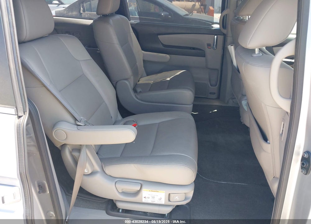 2016 HONDA ODYSSEY EXL VIN: 5FNRL5H65GB137936