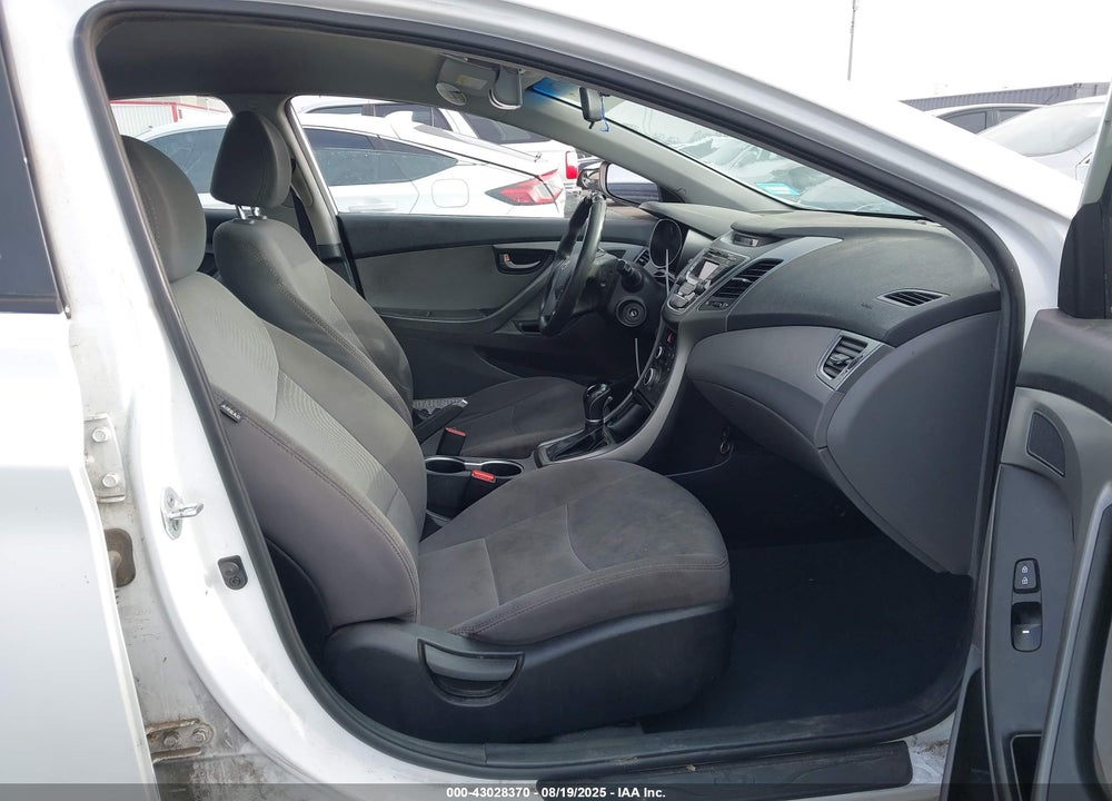 2016 HYUNDAI ELANTRA VIN: 5NPDH4AE9GH666590