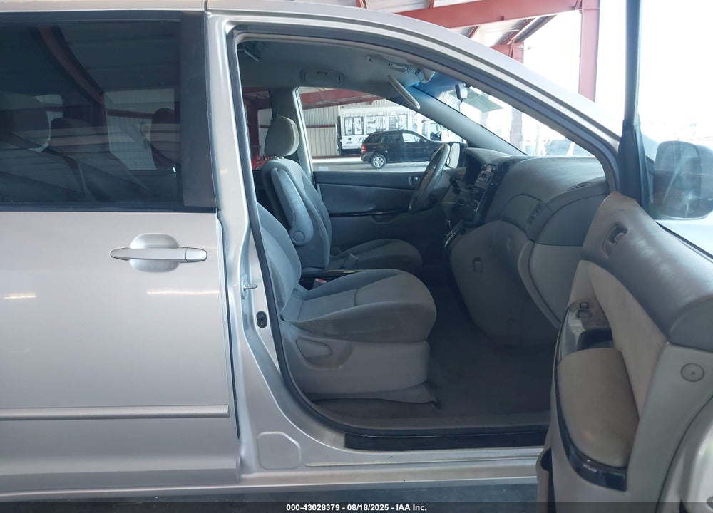 2004 TOYOTA SIENNA LE VIN: 5TDZA23C24S045837