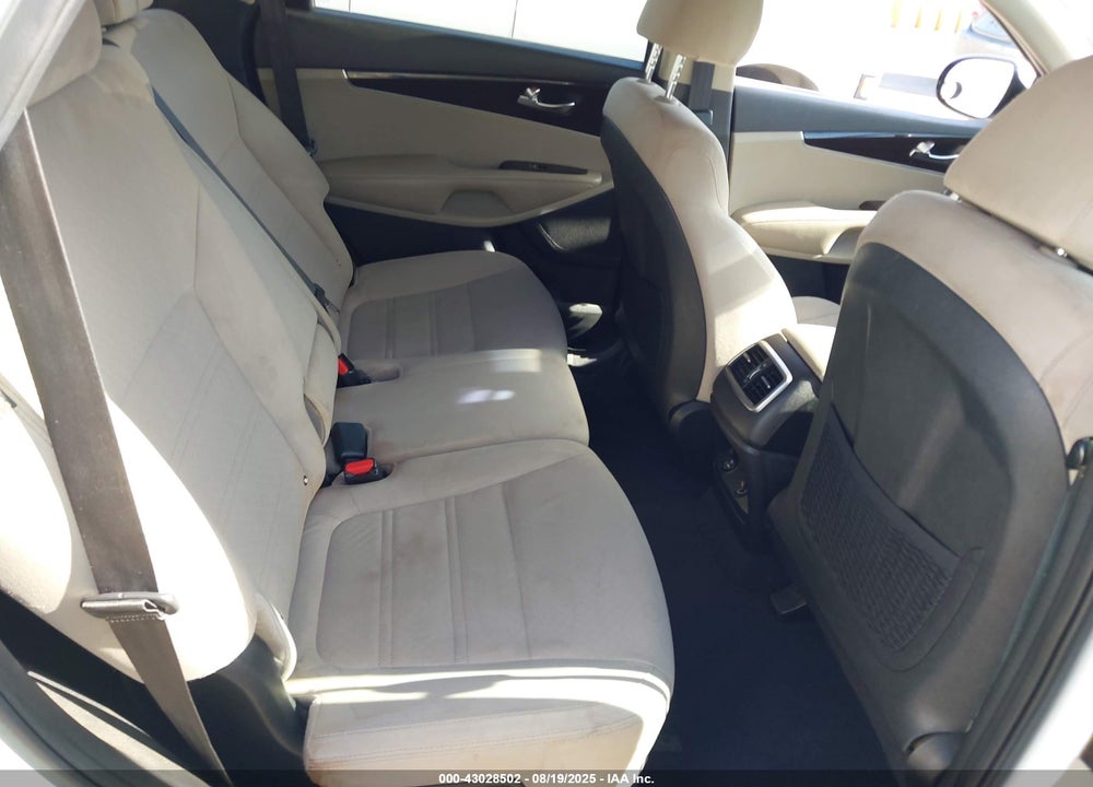 2019 KIA SORENTO VIN: 5XYPG4A5XKG467404