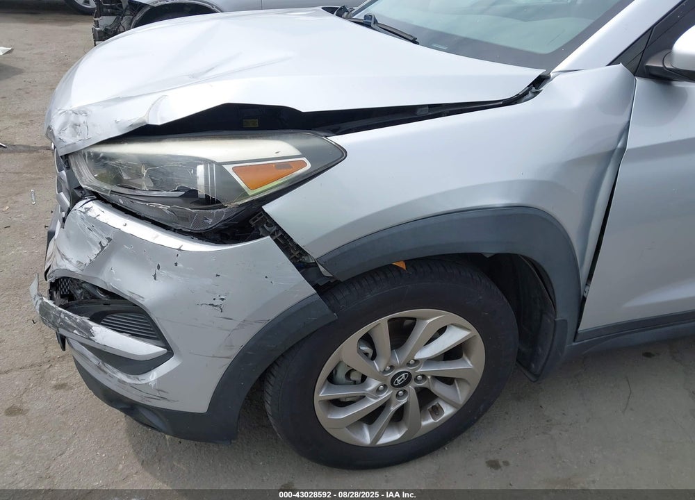 2017 HYUNDAI TUCSON VIN: KM8J23A47HU355720
