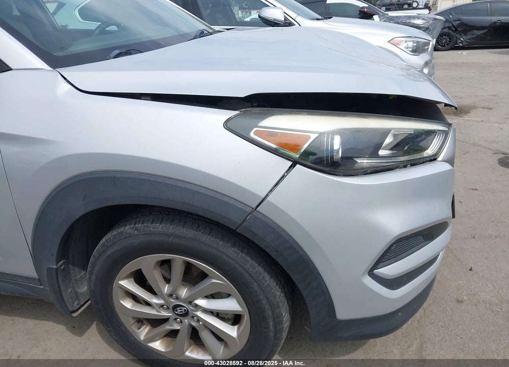 2017 HYUNDAI TUCSON VIN: KM8J23A47HU355720