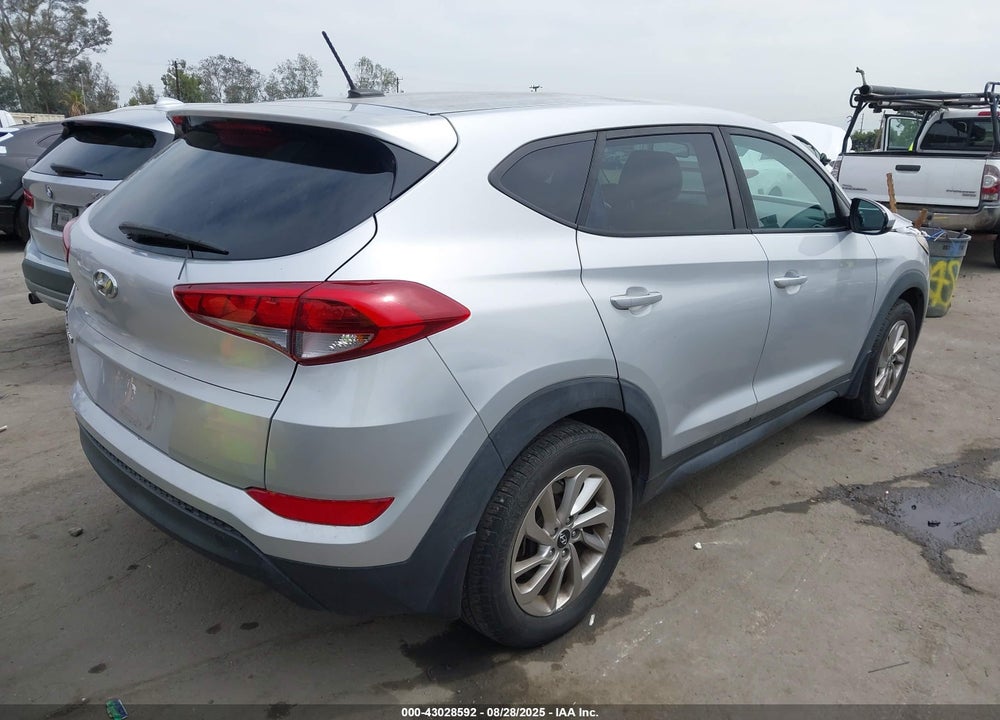 2017 HYUNDAI TUCSON VIN: KM8J23A47HU355720