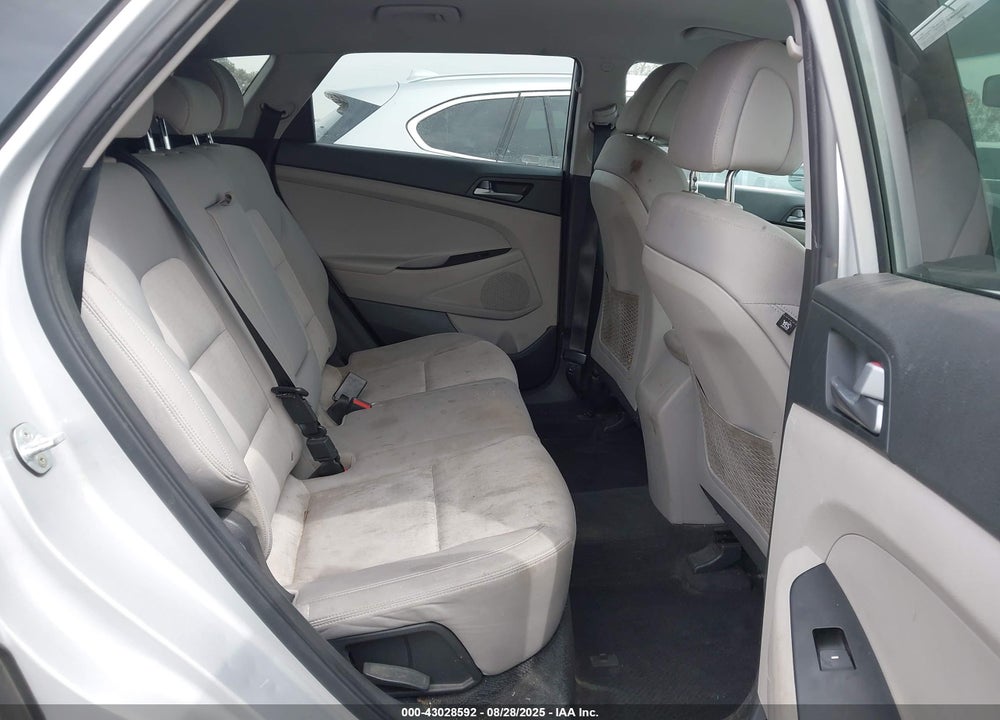 2017 HYUNDAI TUCSON VIN: KM8J23A47HU355720