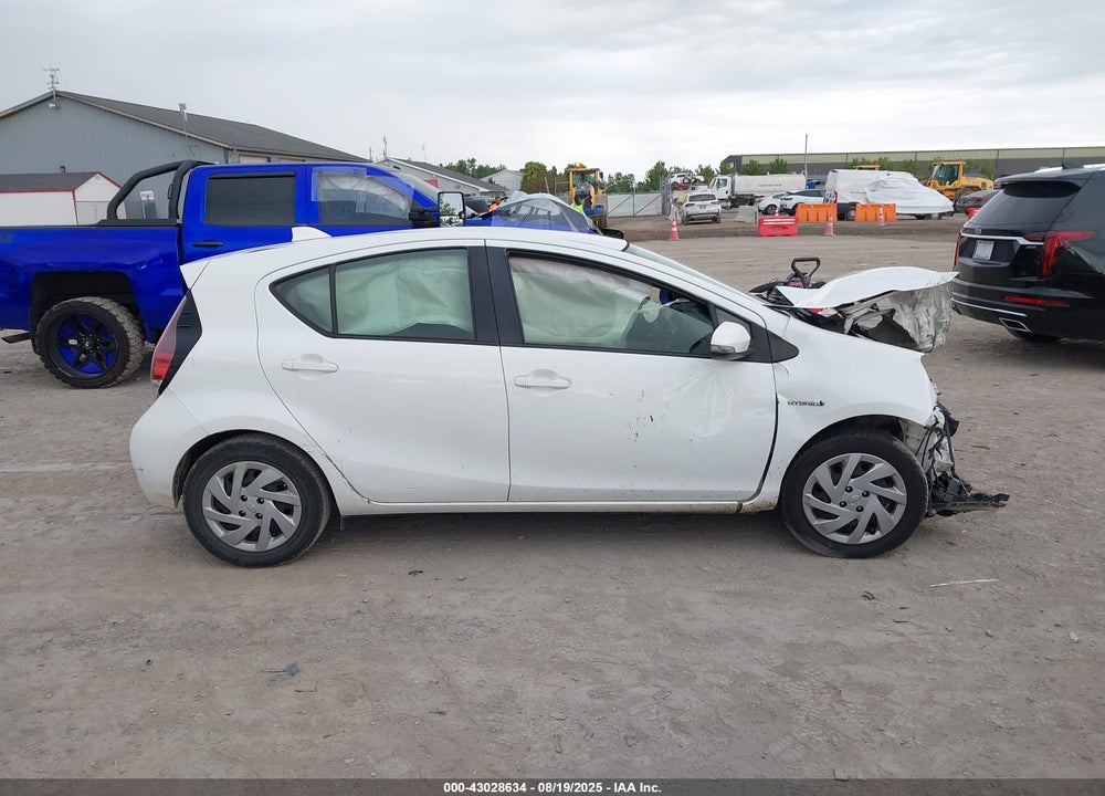 2015 TOYOTA PRIUS C VIN: JTDKDTB38F1576685