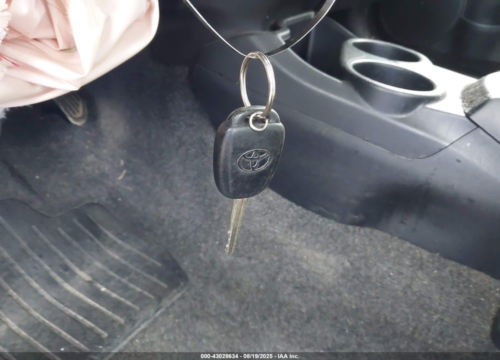 2015 TOYOTA PRIUS C VIN: JTDKDTB38F1576685