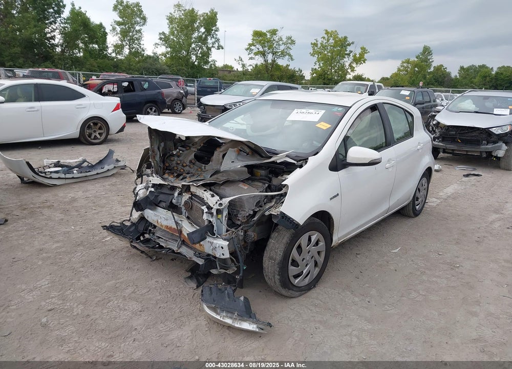 2015 TOYOTA PRIUS C VIN: JTDKDTB38F1576685