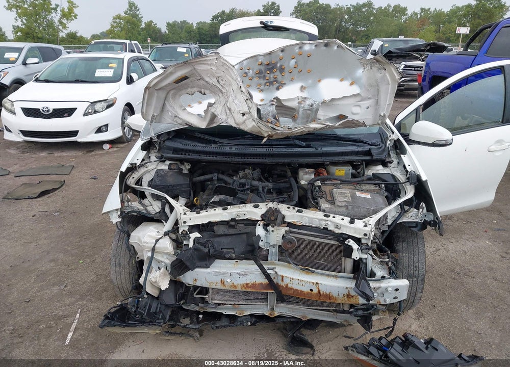 2015 TOYOTA PRIUS C VIN: JTDKDTB38F1576685