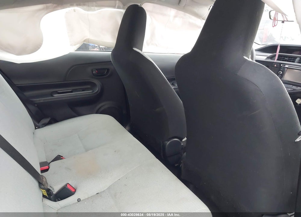 2015 TOYOTA PRIUS C VIN: JTDKDTB38F1576685