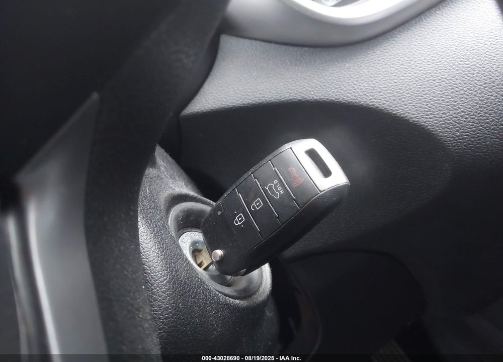 2016 KIA SORENTO VIN: 5XYPGDA58GG174236