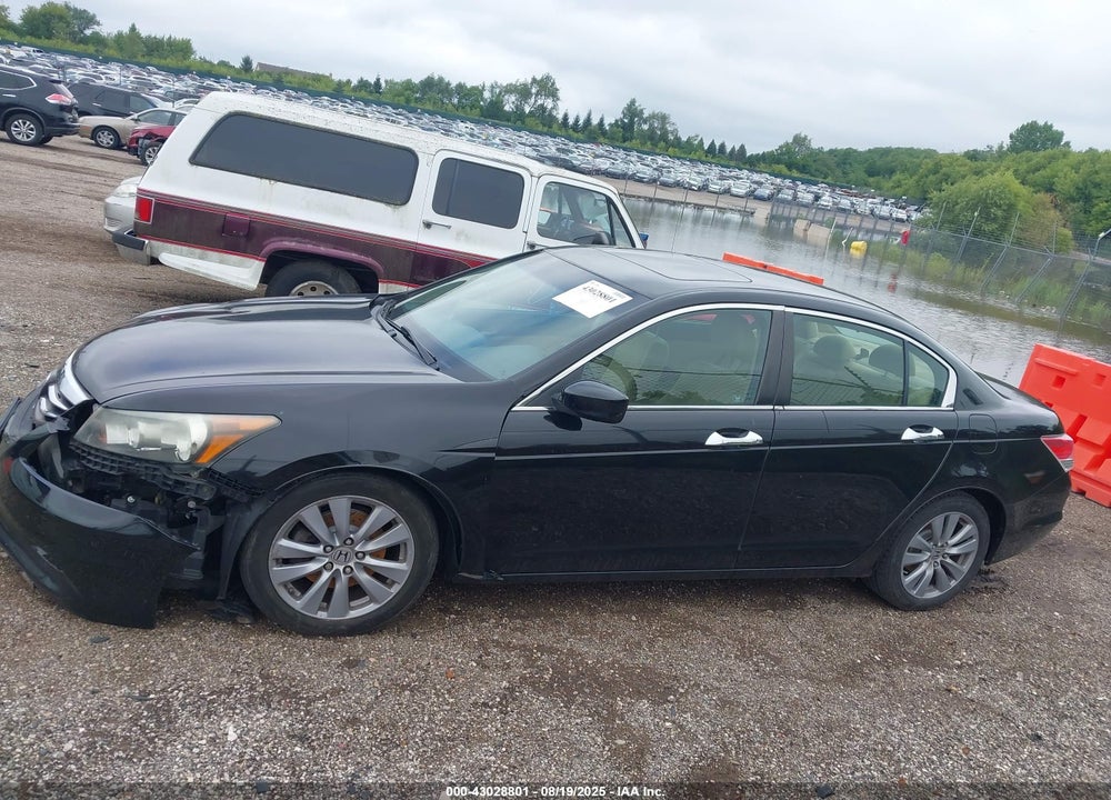 2011 HONDA ACCORD VIN: 1HGCP3F79BA000852