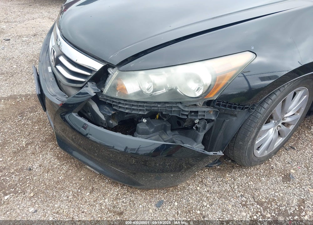 2011 HONDA ACCORD VIN: 1HGCP3F79BA000852