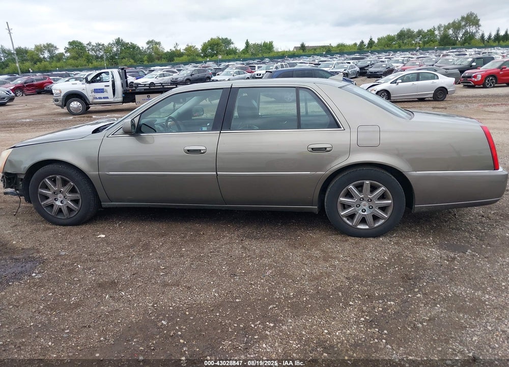 2011 CADILLAC DTS VIN: 1G6KH5E62BU114723