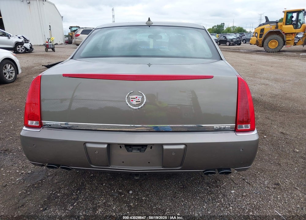 2011 CADILLAC DTS VIN: 1G6KH5E62BU114723