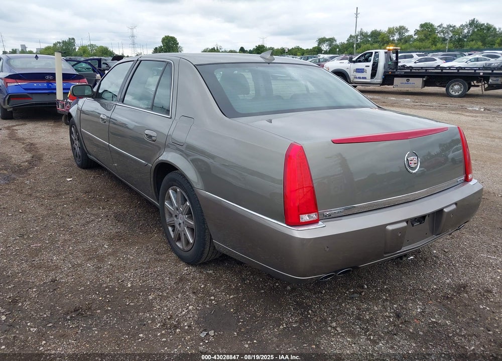 2011 CADILLAC DTS VIN: 1G6KH5E62BU114723