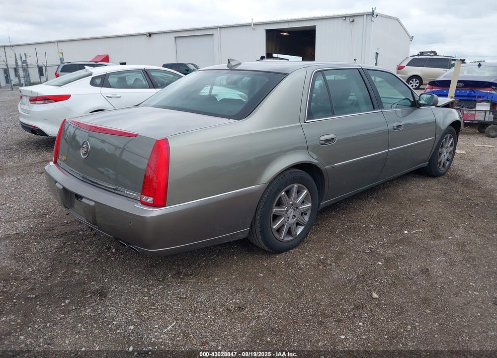 2011 CADILLAC DTS VIN: 1G6KH5E62BU114723