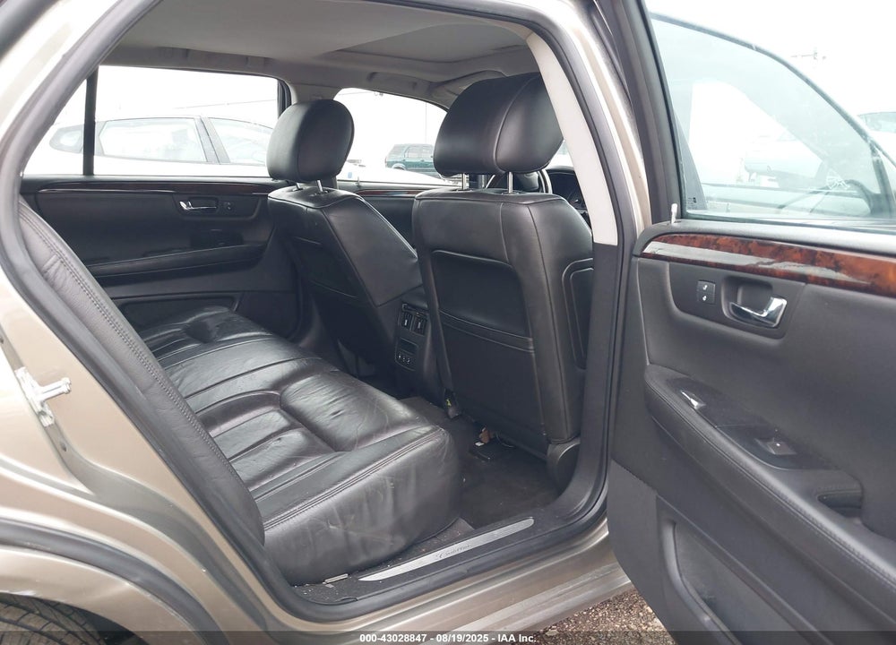 2011 CADILLAC DTS VIN: 1G6KH5E62BU114723