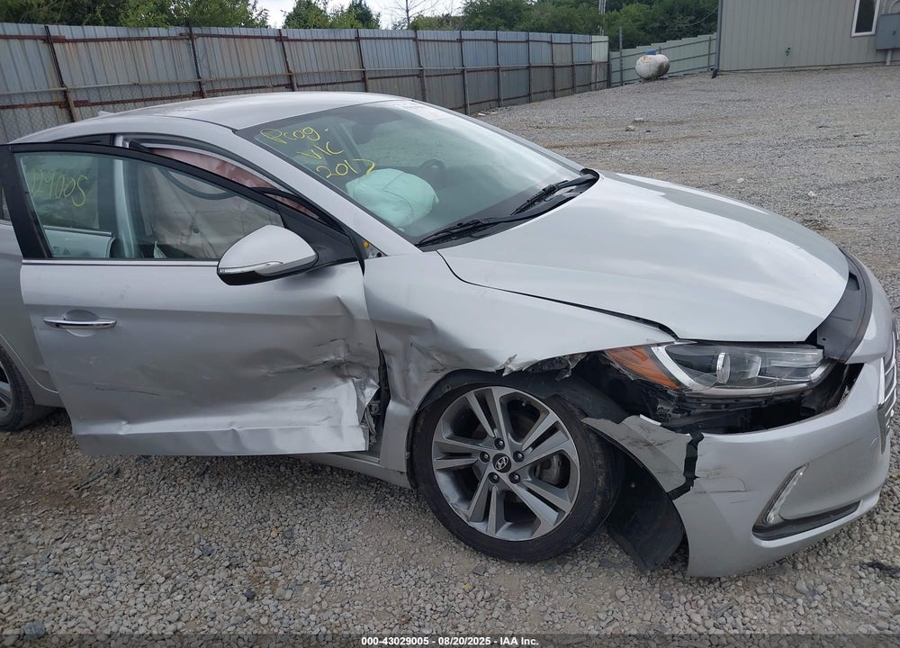 2017 HYUNDAI ELANTRA VIN: KMHD84LF3HU317921