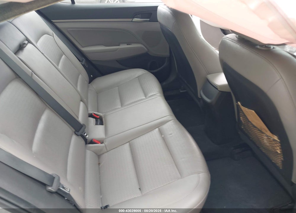 2017 HYUNDAI ELANTRA VIN: KMHD84LF3HU317921