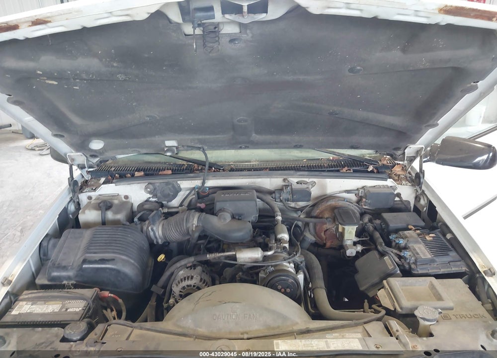 1996 CHEVROLET SUBURBAN K1500 VIN: 1GNFK16R2TJ377211