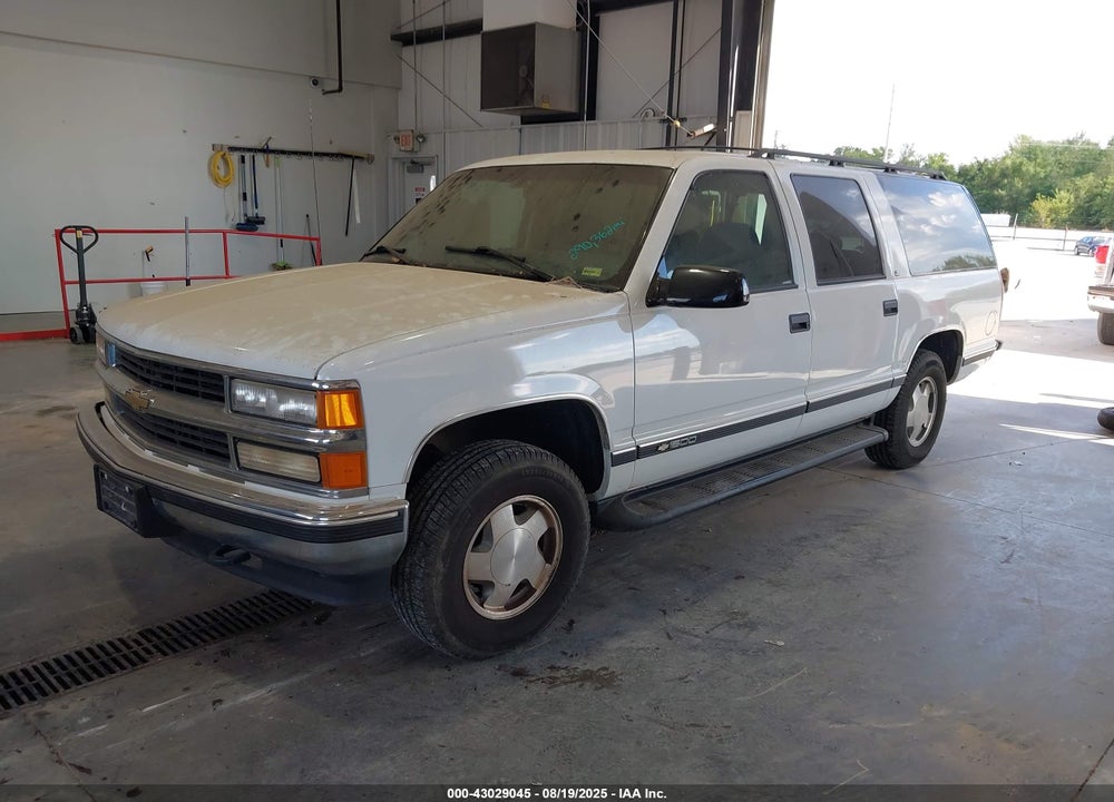 1996 CHEVROLET SUBURBAN K1500 VIN: 1GNFK16R2TJ377211