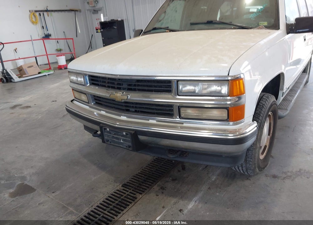1996 CHEVROLET SUBURBAN K1500 VIN: 1GNFK16R2TJ377211