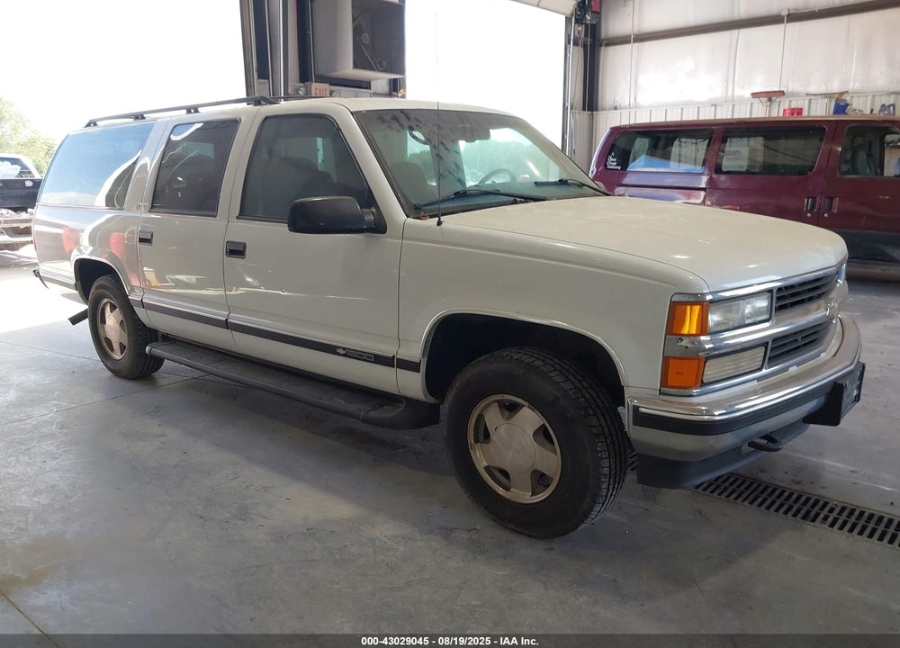 1996 CHEVROLET SUBURBAN K1500 VIN: 1GNFK16R2TJ377211