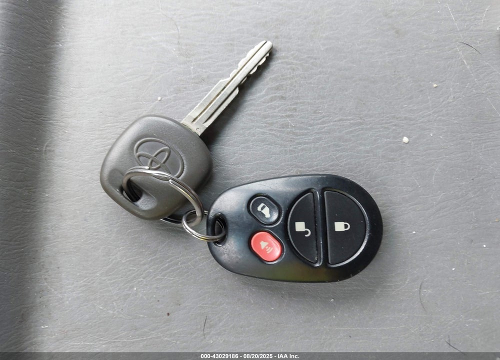 2004 TOYOTA SIENNA LE VIN: 5TDZA23C64S219974