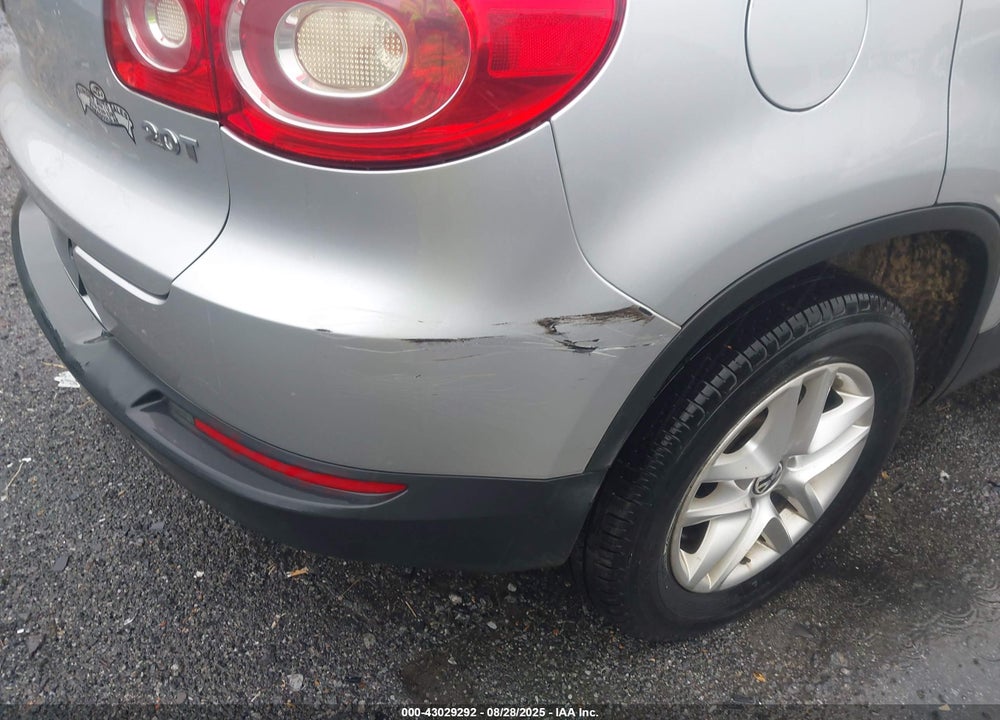 2011 VOLKSWAGEN TIGUAN VIN: WVGAV7AX7BW540662