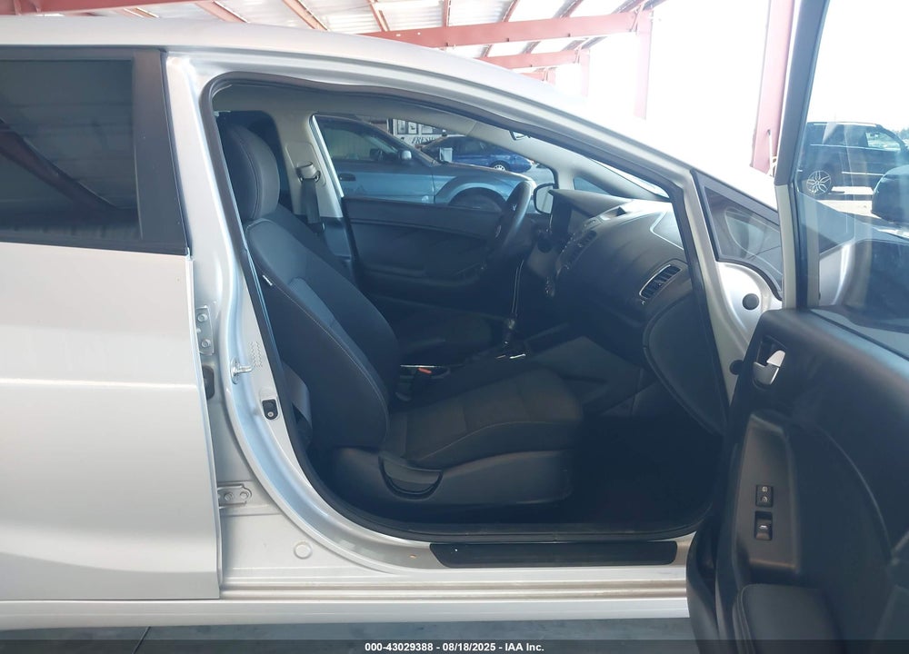 2017 KIA FORTE VIN: KNAFK5A83H5670787