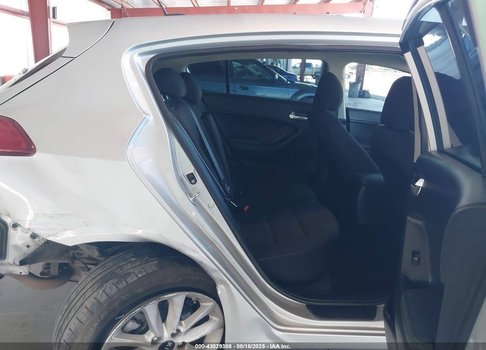 2017 KIA FORTE VIN: KNAFK5A83H5670787