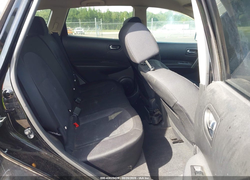 2015 NISSAN ROGUE VIN: JN8AS5MT2FW156888