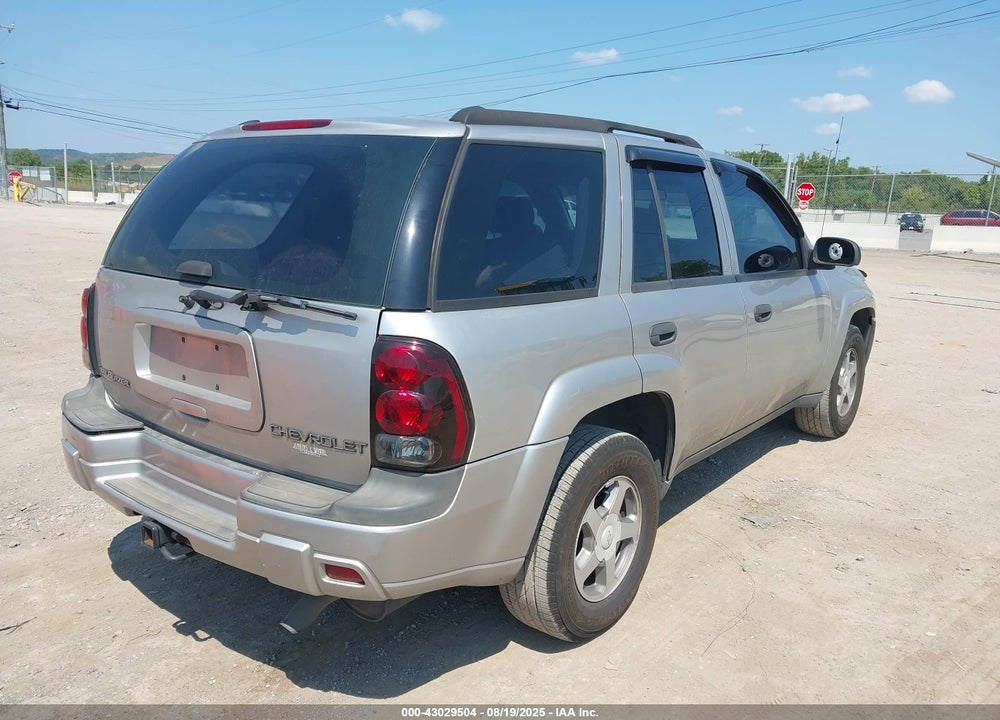 2004 CHEVROLET TRAILBLAZER LS VIN: 1GNDS13S742222809