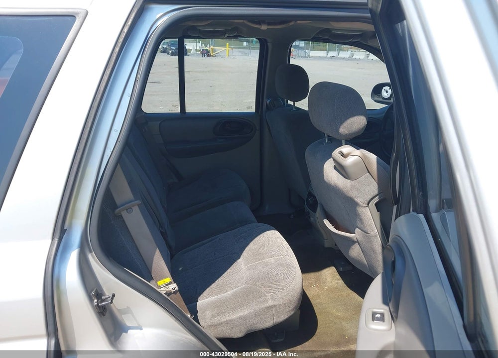 2004 CHEVROLET TRAILBLAZER LS VIN: 1GNDS13S742222809