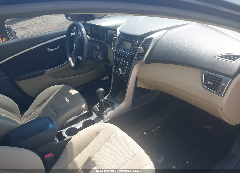 2014 HYUNDAI ELANTRA VIN: KMHD35LH4EU196169