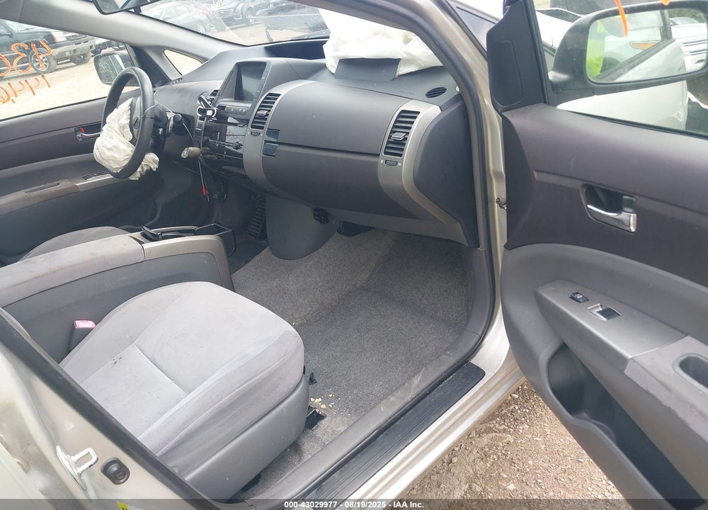 2005 TOYOTA PRIUS VIN: JTDKB20U153013136