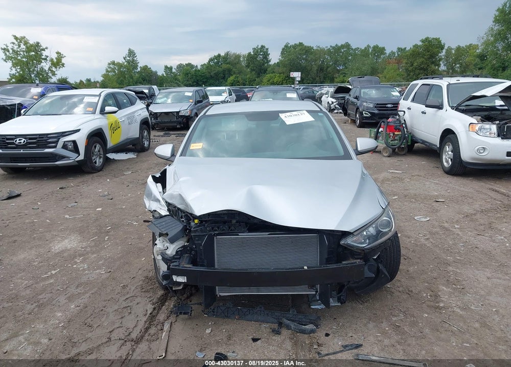 2017 HYUNDAI ELANTRA VIN: 5NPD84LF1HH151459