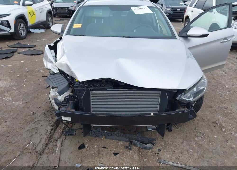 2017 HYUNDAI ELANTRA VIN: 5NPD84LF1HH151459