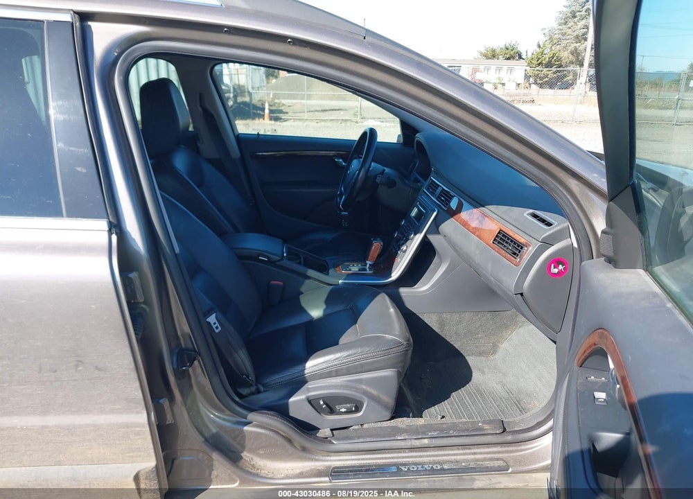 2011 VOLVO XC70 T6 VIN: YV4902BZ8B1115468