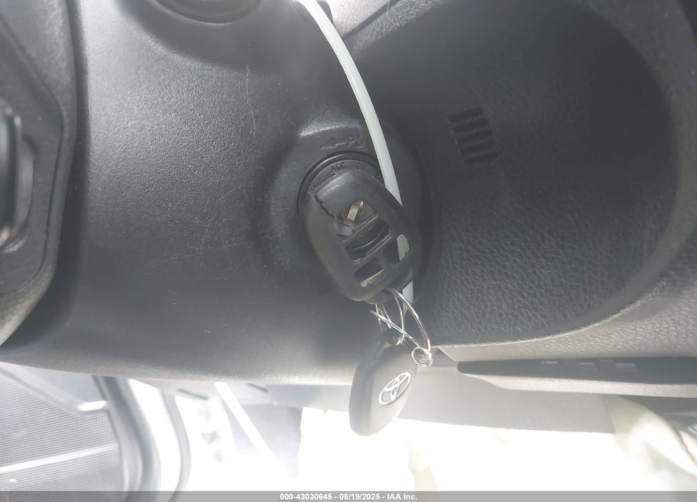 2018 TOYOTA COROLLA LE VIN: 2T1BURHE0JC010603