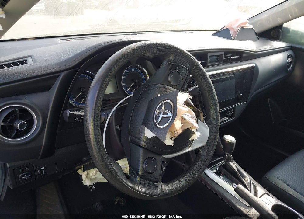 2018 TOYOTA COROLLA LE VIN: 2T1BURHE0JC010603